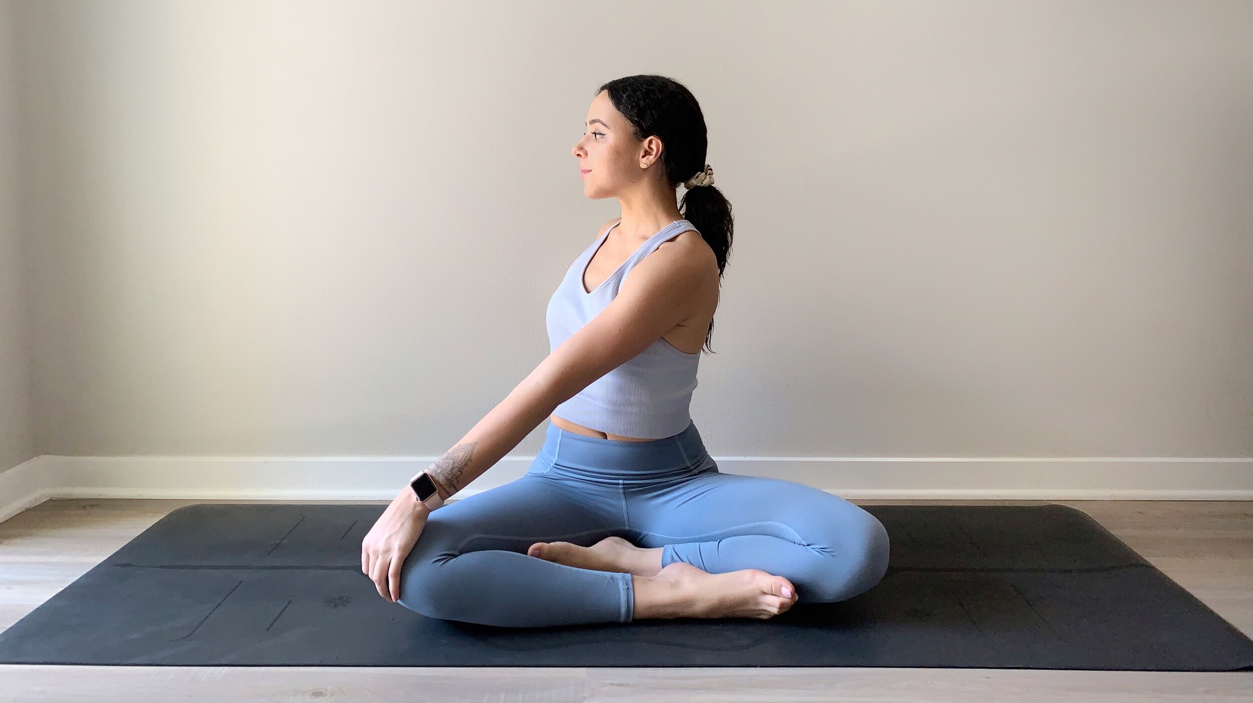 How to Perform: Easy Pose (Sukhasana) – YOGA LIVING DAILY